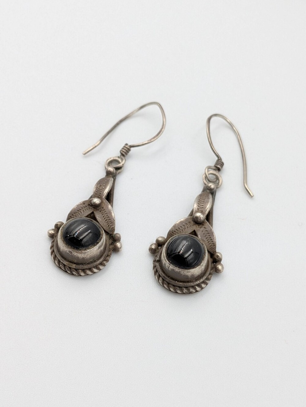 Vintage 925 sterling silver dangle earrings flower metal work black cabochon